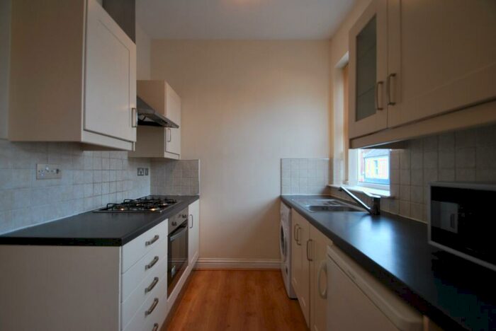 2 Bedroom Flat To Rent In Clifton Street, Cardiff, CF24