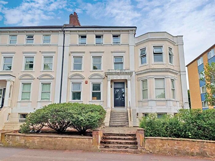 1 Bedroom Flat For Sale In St. Mark's Hill, Surbiton, KT6