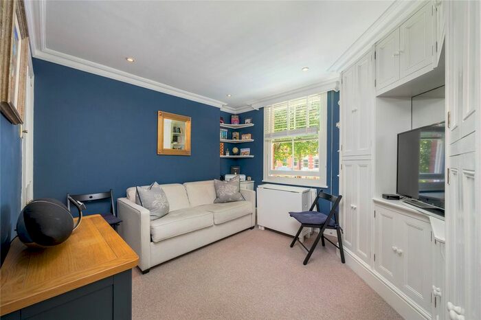 Studio To Rent In Egerton Gardens, Knightsbridge, SW3