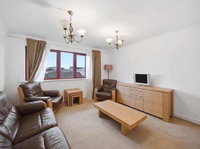 2 Bedroom Flat For Sale In High Riggs, Edinburgh, EH3
