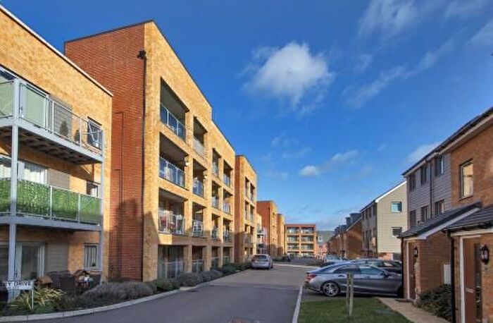 2 Bedroom Flat For Sale In Discovery Drive, Swanley, Kent, BR8