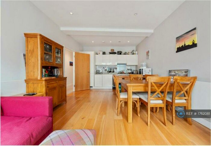 2 Bedroom Flat To Rent In Holloway Road, London, N7