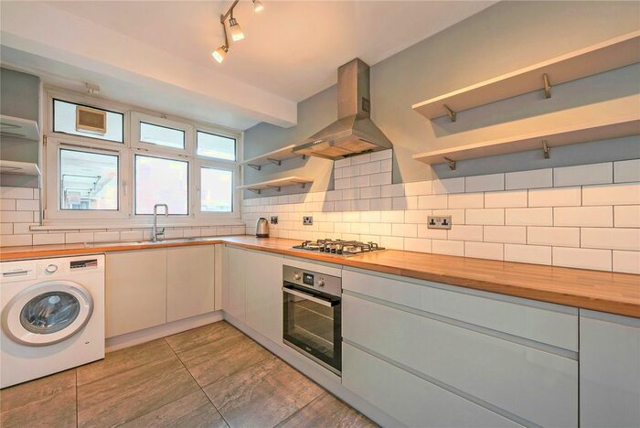 2 Bedroom Flat To Rent In Woking Close, East Sheen, SW15