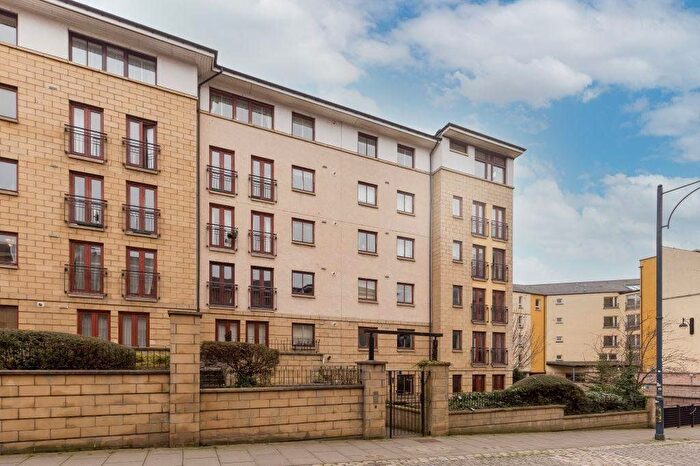 2 Bedroom Flat To Rent In High Riggs, Tollcross, Edinburgh, EH3