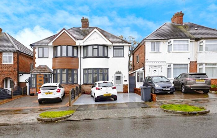 3 Bedroom Semi Detached House For Sale In Elmcroft Road, Birmingham, B26
