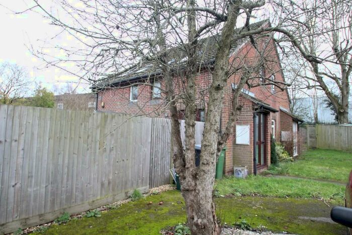 1 Bedroom Semi-Detached House To Rent In Robertson Close, Newbury, Berkshire, ., RG14