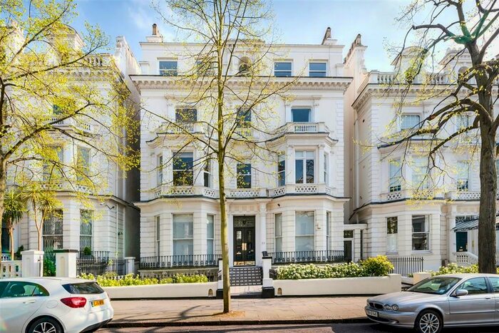 3 Bedroom Flat To Rent In Holland Park, London, W11