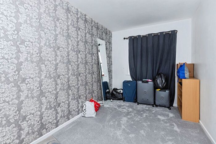 2 Bedroom Semi-detached House For Sale In Fieldhurst Court, Bierley, Bradford, BD4