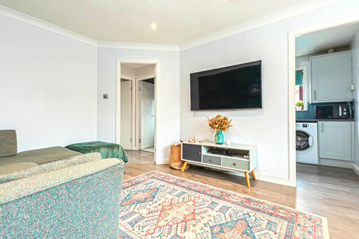 2 Bedroom Detached Bungalow For Sale In Dewars Avenue, Kelty, KY4