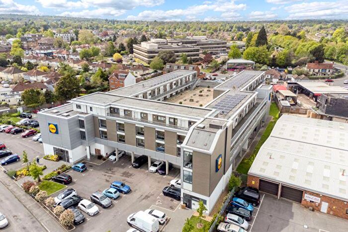 1 Bedroom Flat For Sale In Mole Road, Walton-On-Thames, KT12