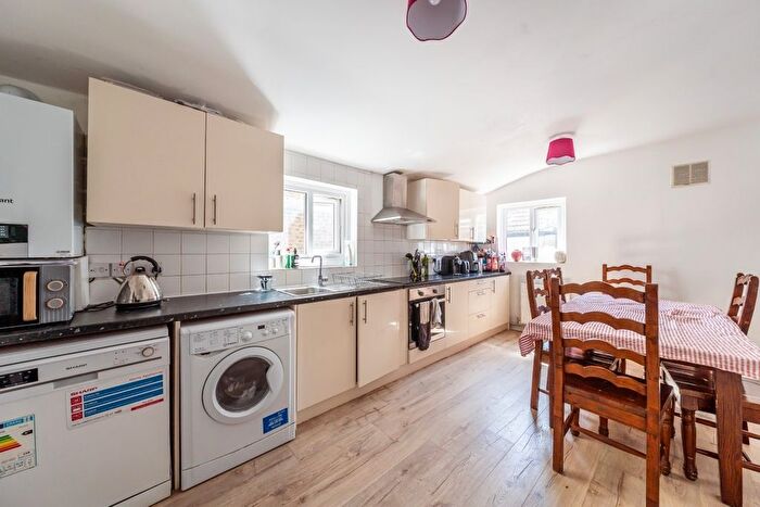 4 Bedroom Flat To Rent In Upper Tooting Road, London, SW17