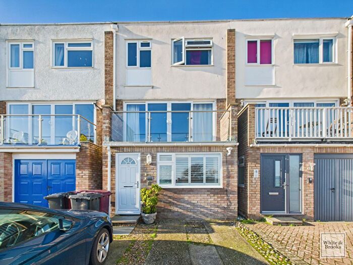 1 Bedroom Flat For Sale In Kingsway, Selsey, PO20