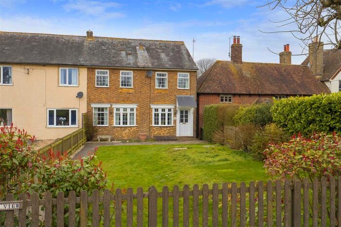 4 Bedroom Semi-Detached House For Sale In Lees View, Ashford Road, Badlesmere, ME13