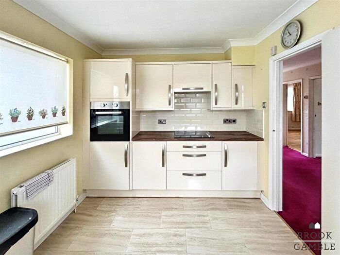 2 Bedroom Bungalow For Sale In Went Hill Gardens, Eastbourne, BN22