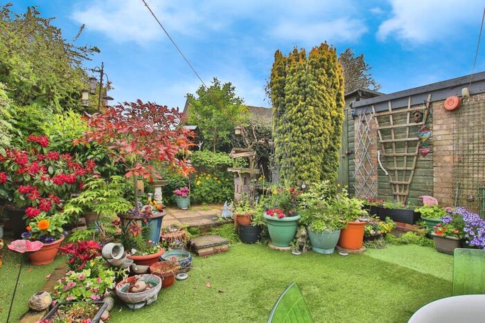 2 Bedroom Semi-Detached Bungalow For Sale In Langford Walk, Hull, HU4