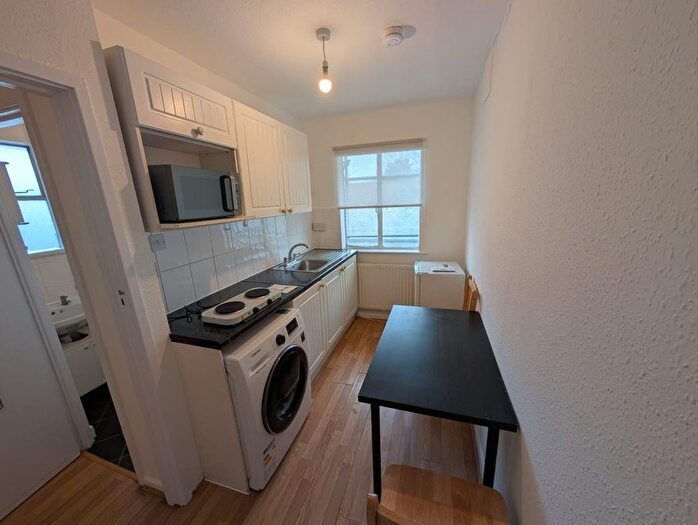 Studio To Rent In High Road, Whetstone, N20