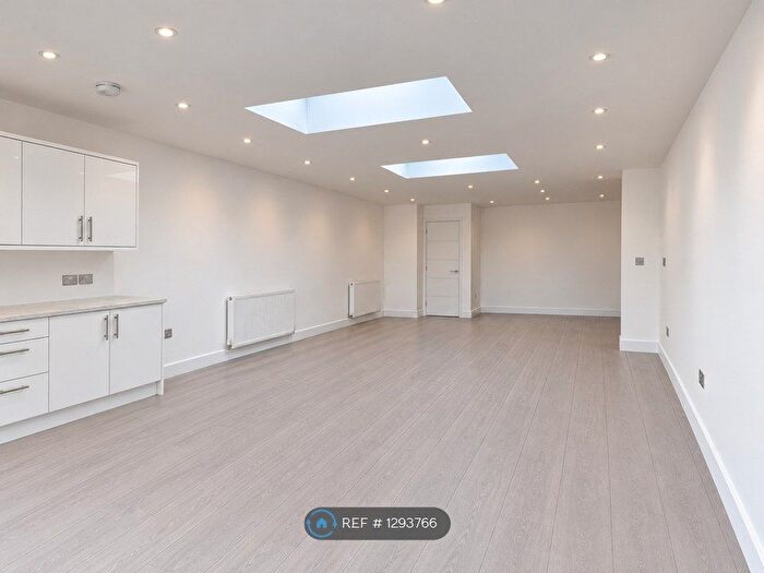4 Bedroom Detached House To Rent In Newlands Close, Wembley, HA0