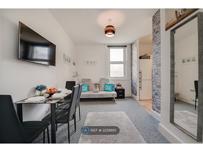 1 Bedroom Flat To Rent In Queen Street, Portsmouth, PO1