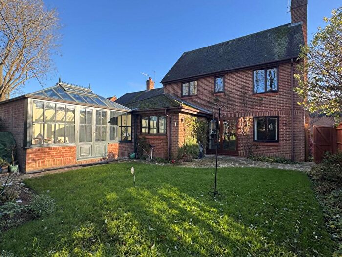 4 Bedroom Detached House For Sale In The Meadows, Watlington, OX49