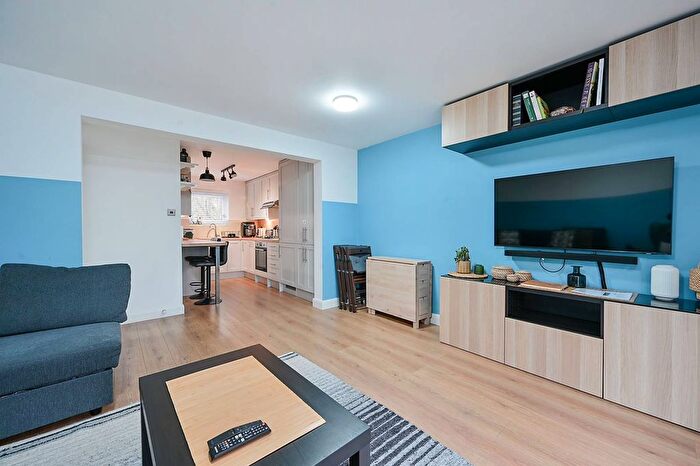 2 Bedroom Flat To Rent In Anstice Close, Chiswick, London, W4