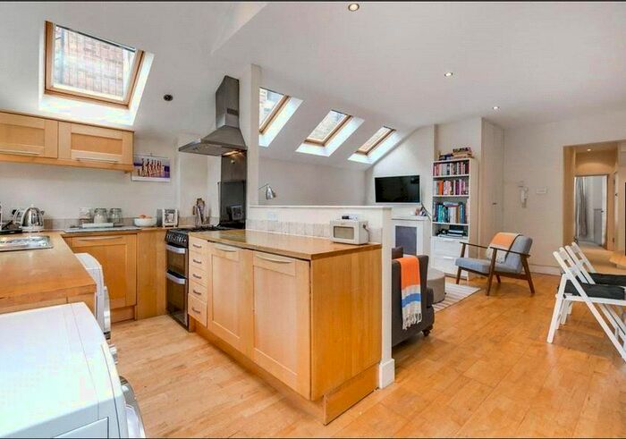 2 Bedroom Flat To Rent In Firth Gardens, London, SW6