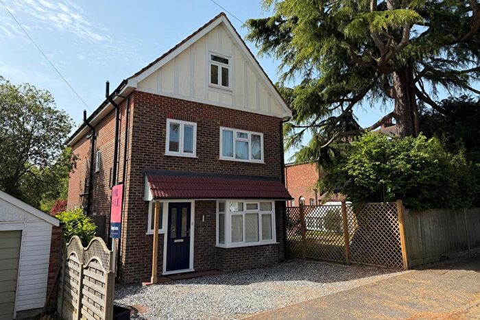 4 Bedroom Detached House For Sale In Evesham Road North, Reigate, RH2