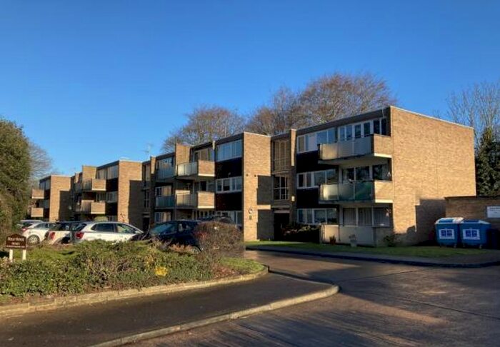 2 Bedroom Flat To Rent In Sawyers Hall Lane, Brentwood, Essex, CM15