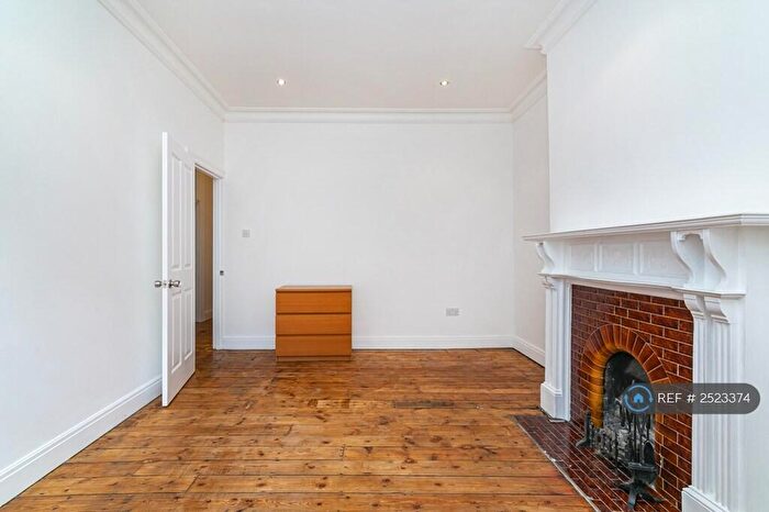 4 Bedroom Flat To Rent In St. Pauls Avenue, London, NW2