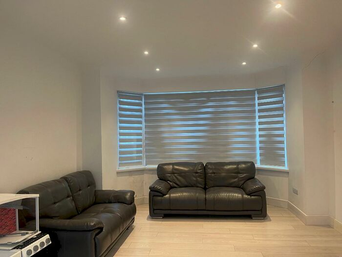 5 Bedroom Semi-Detached House To Rent In Ambrose Avenue, London, NW11