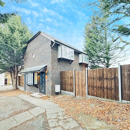 4 Bedroom Detached House For Sale In Dunfield Road, London, SE6