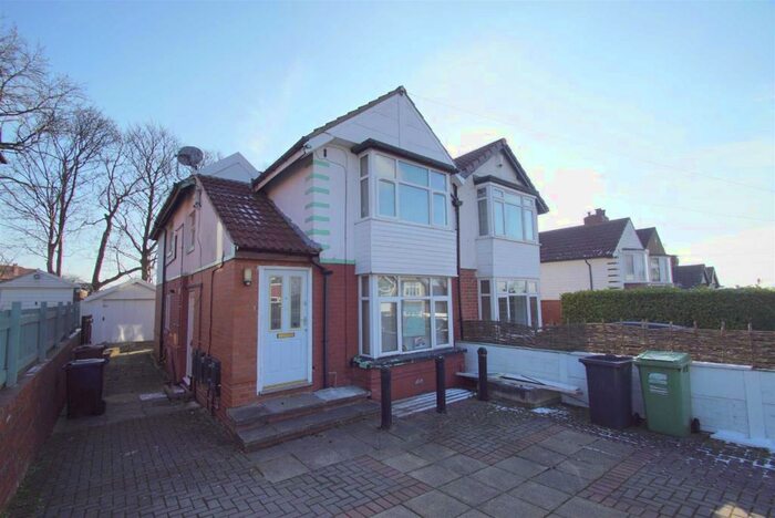 2 Bedroom Flat To Rent In Roxholme Terrace, Leeds, LS7