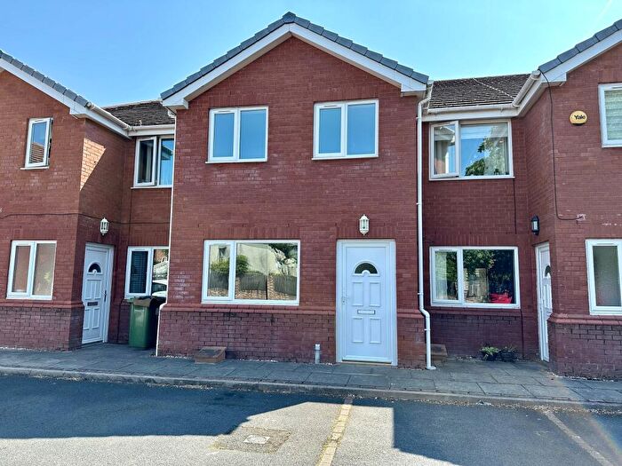 3 Bedroom Mews To Rent In Holland Close, Southport, Merseyside., PR8