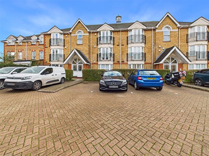 2 Bedroom Flat To Rent In Draper Close, Middlesex, TW7