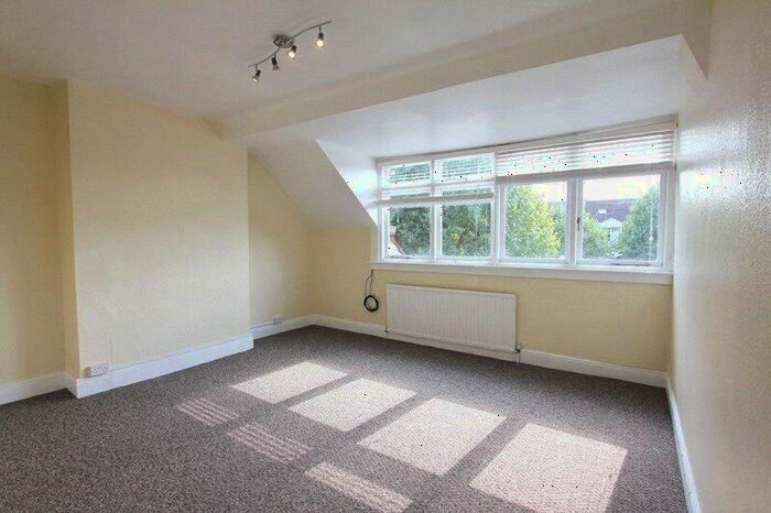 1 Bedroom Apartment To Rent In Queens Avenue, London, Greater London, N10