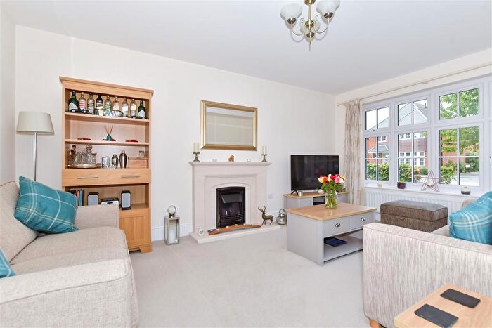 4 Bedroom Detached House For Sale In Great Threads, Staplehurst, Kent, TN12