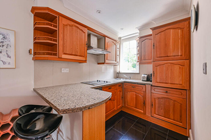 1 Bedroom Flat To Rent In Grove End Road, St John's Wood, London, NW8