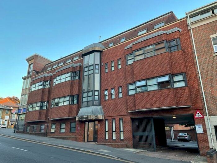 1 Bedroom Flat To Rent In Corporation Street, High Wycombe, HP13