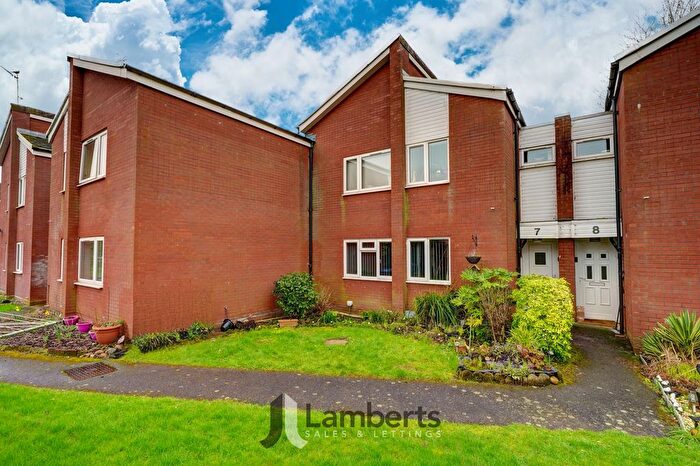 2 Bedroom Flat For Sale In Ridgeway Close, Studley, B80