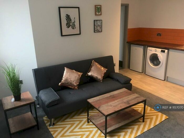 1 Bedroom Flat To Rent In St Peters House, Doncaster, DN1