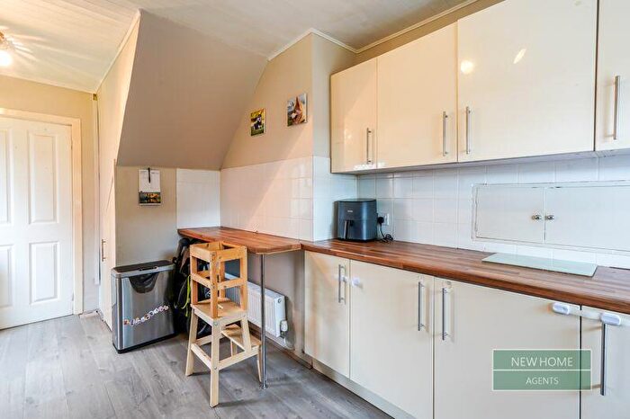 3 Bedroom Semi-Detached House For Sale In Walton Way, Denton, Manchester, M34