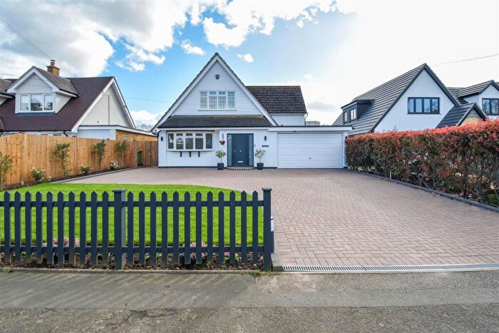 3 Bedroom Detached House For Sale In School Road, Kelvedon Hatch, Brentwood, CM15