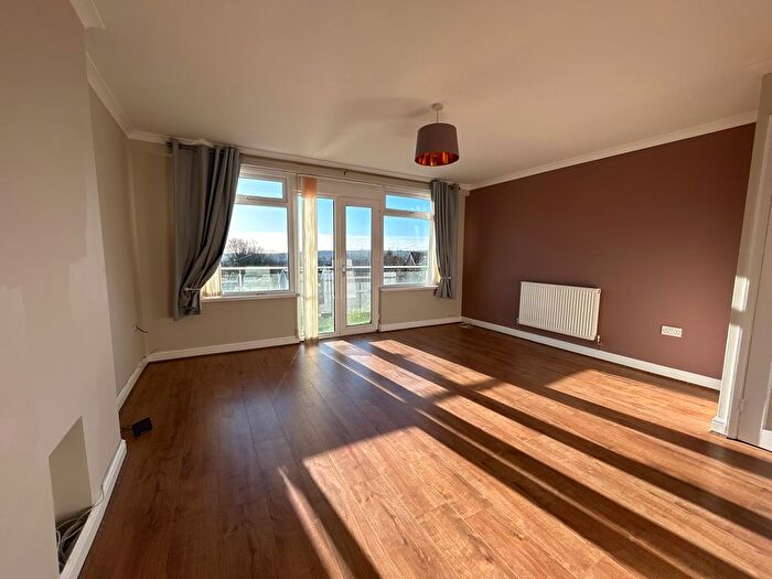 2 Bedroom Maisonette To Rent In Glan Yr Afon Court, Swansea, SA2
