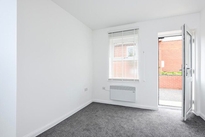3 Bedroom Flat To Rent In Northumberland Avenue, Reading, RG2