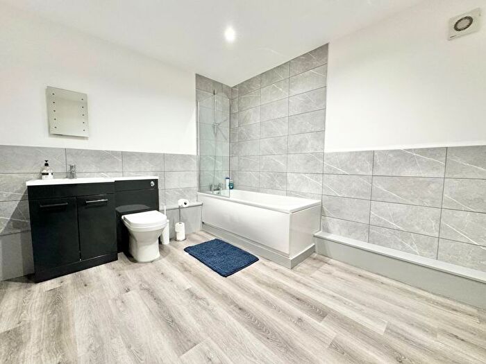 2 Bedroom Flat To Rent In College Street, Cleethorpes, DN35