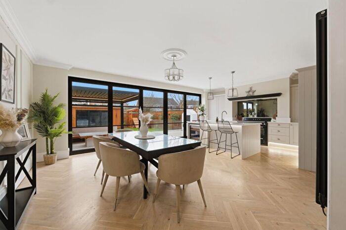 4 Bedroom Semi Detached House For Sale In Kirloe Avenue, Leicester Forest East, LE3