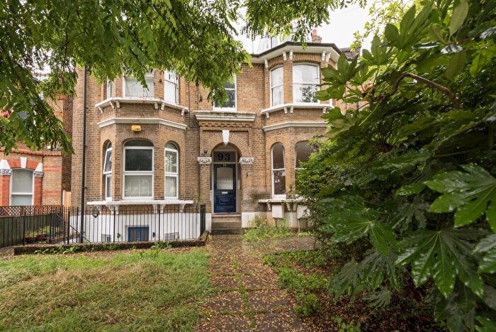 1 Bedroom Flat To Rent In Wallwood Road, Leytonstone, London, E11