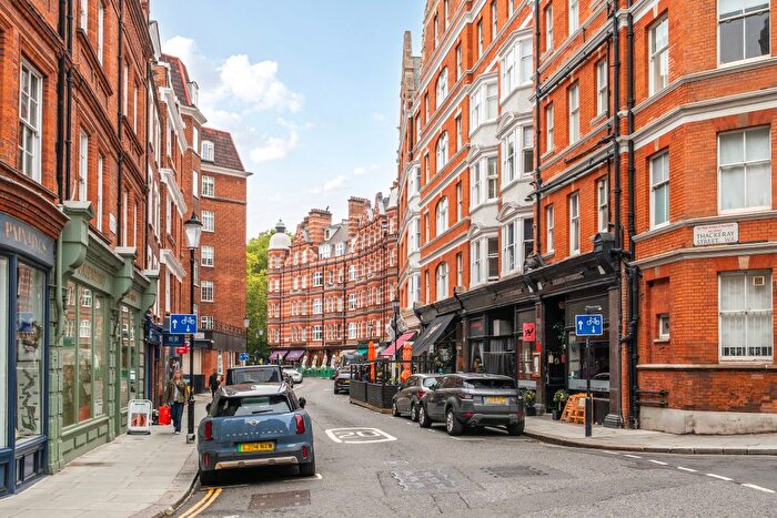2 Bedroom Flat For Sale In Kensington Court, London, W8