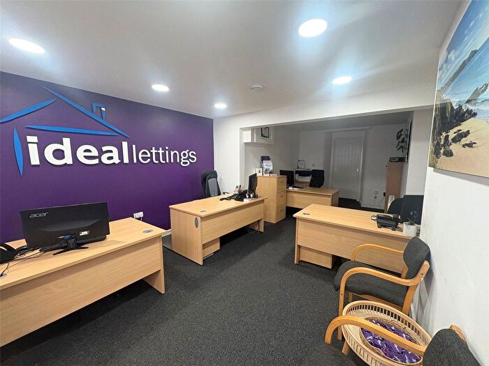 Terraced House To Rent In Fore Street, Torpoint, Cornwall, PL11