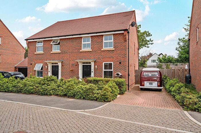 3 Bedroom Semi-Detached House For Sale In Blackburne Way, Tongham, Surrey, GU10