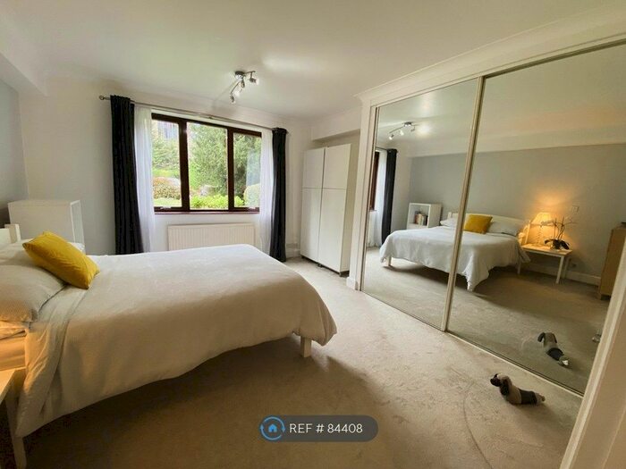 2 Bedroom Flat To Rent In Perivale Lane, Perivale, Greenford, UB6